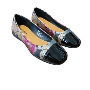 Comfortview Women's Wide Width The Fay Flat Size 7.5W Floral Metallic